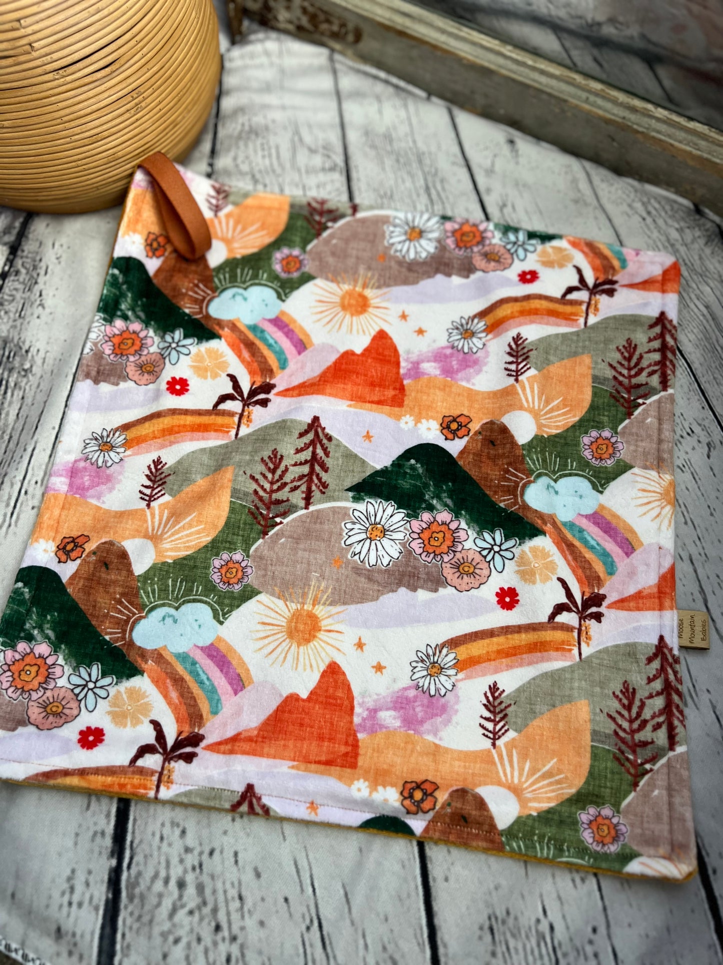 Groovy Little Mountain Scene Lovey
