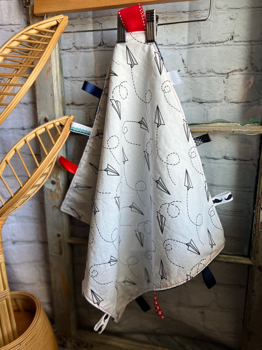Paper Airplanes Lovey